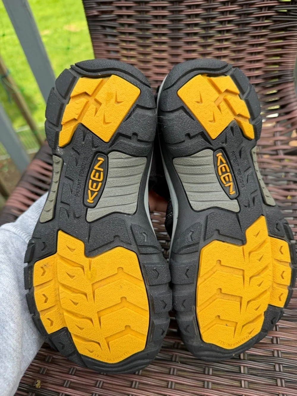 Keen Newport H2 Black Waterproof Fisherman Hiking Sport Sandals kids youth Sz 5